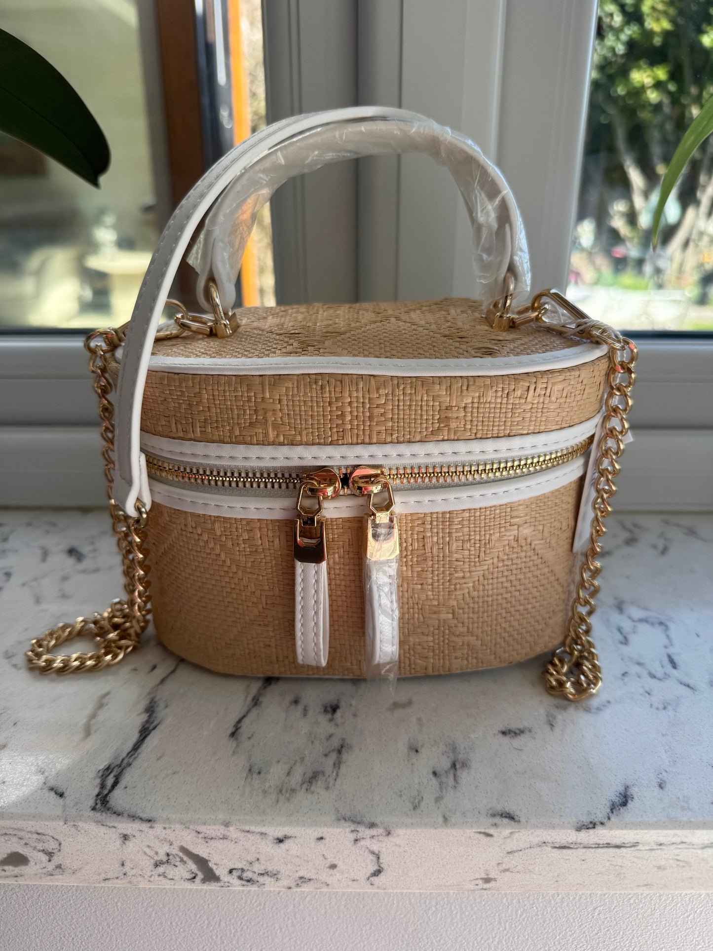 Gloria handbag with gold chain shoulder strap