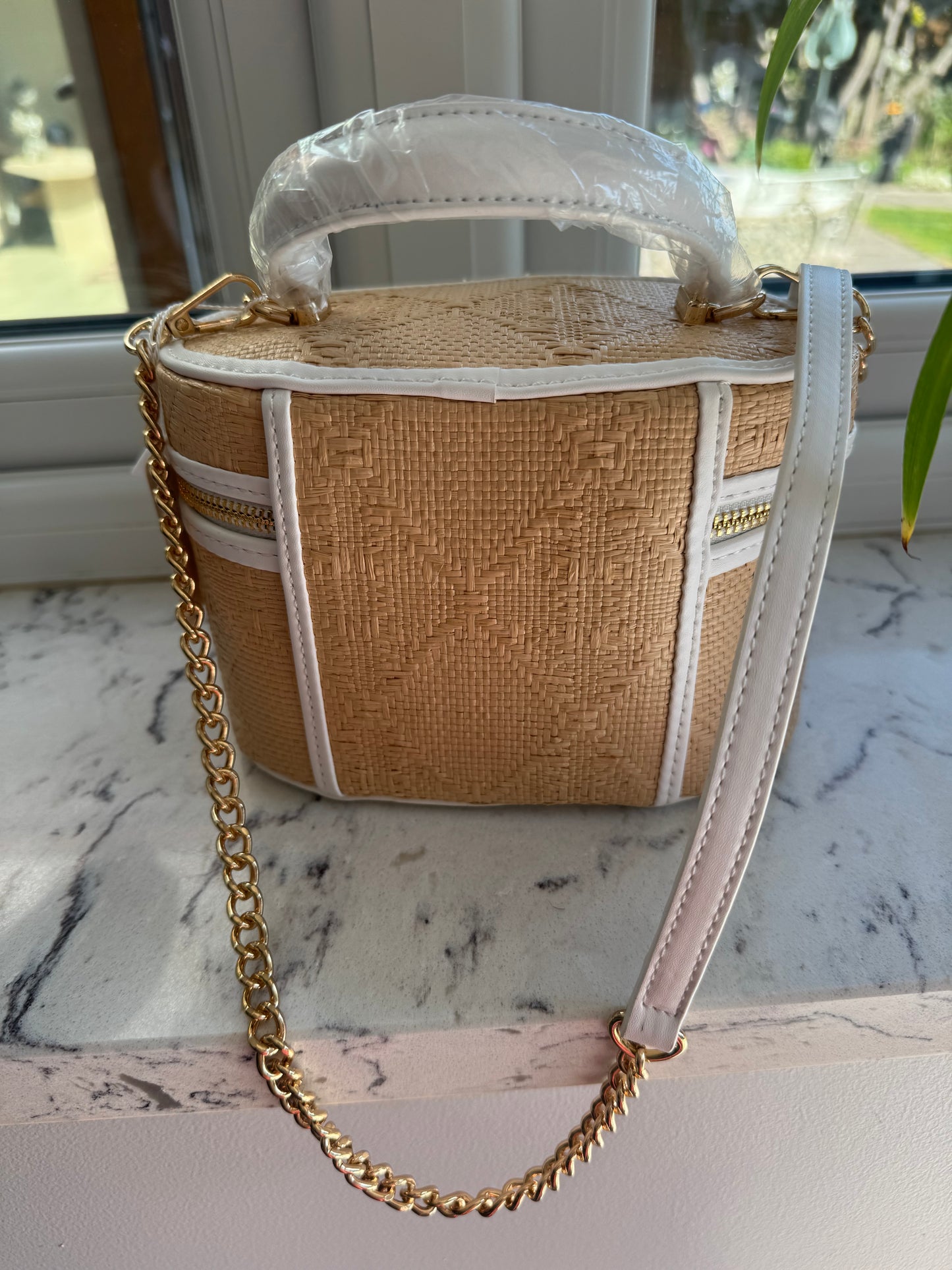 Gloria handbag with gold chain shoulder strap