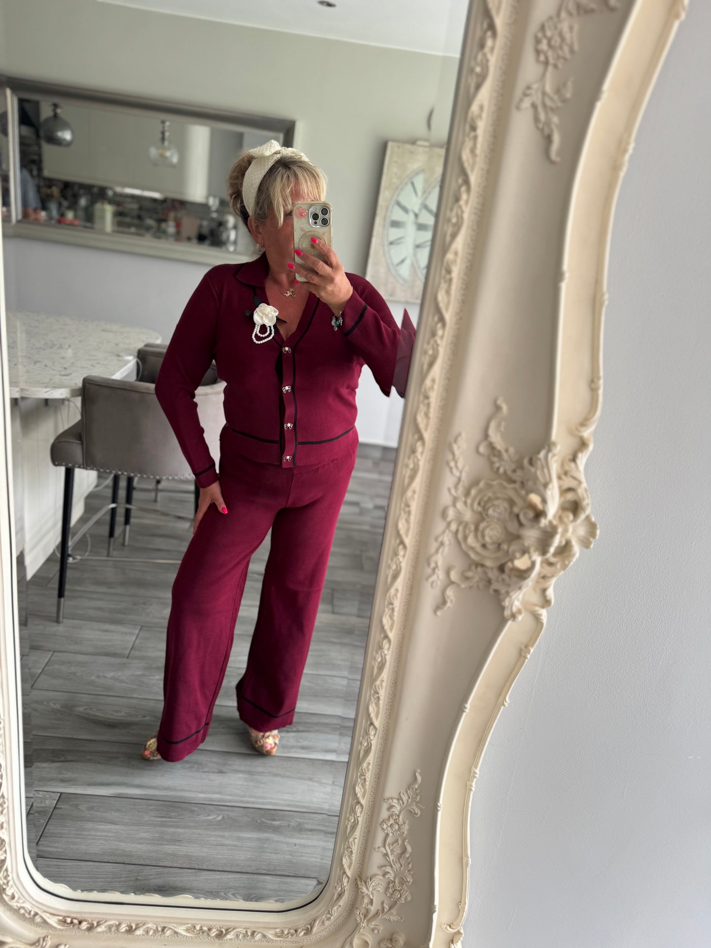 Ivy wine colour wide trouser leg set with flower detachable brooch