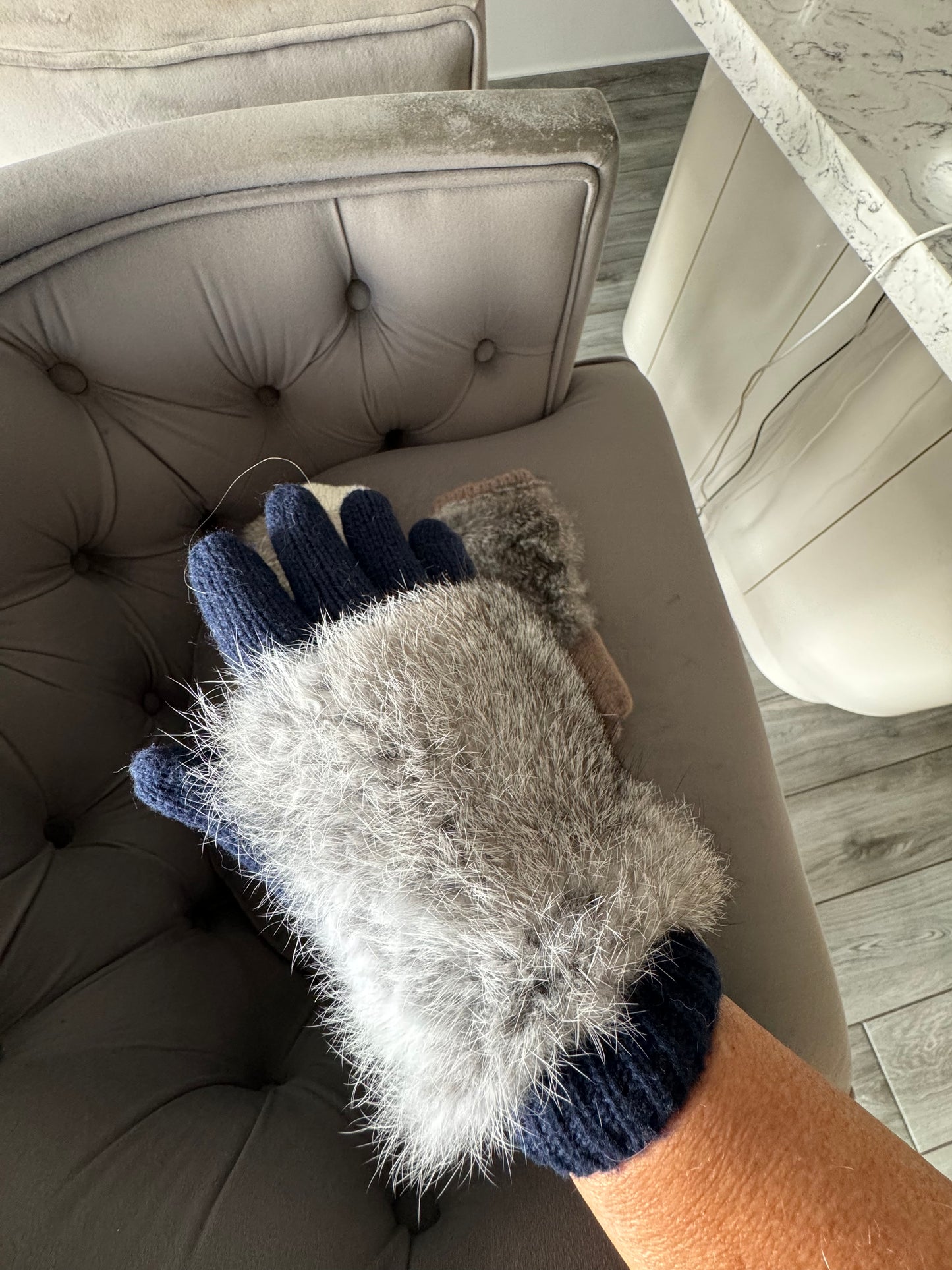 Violet Gloves With Fur Detail