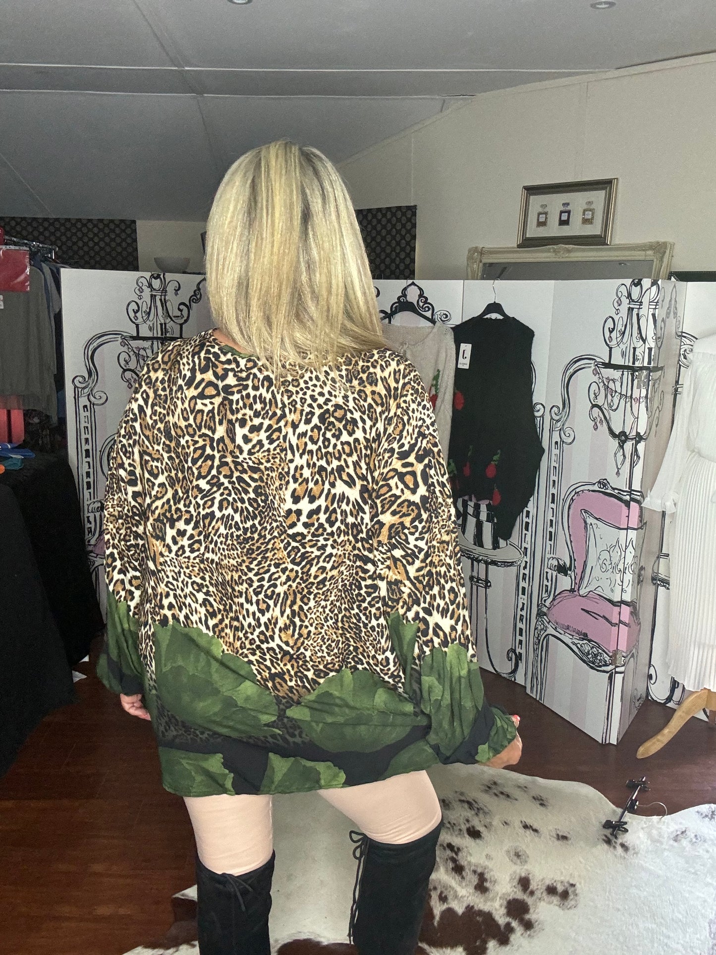 Leo leopard top with khaki pattern