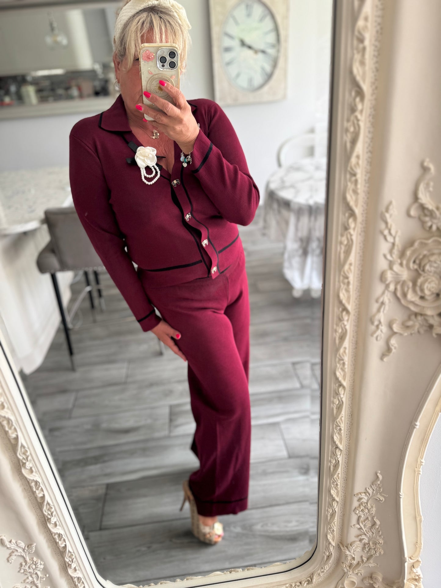 Ivy wine colour wide trouser leg set with flower detachable brooch