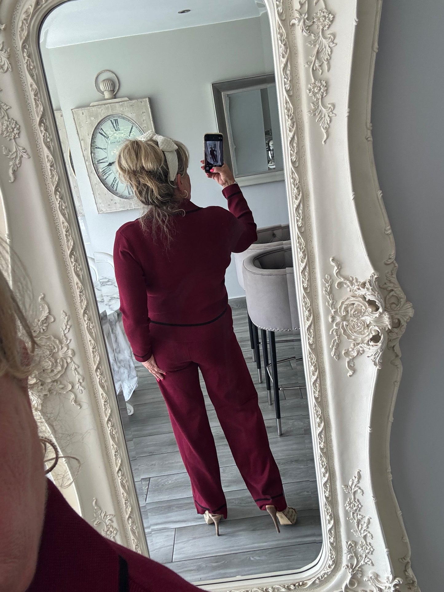 Ivy wine colour wide trouser leg set with flower detachable brooch