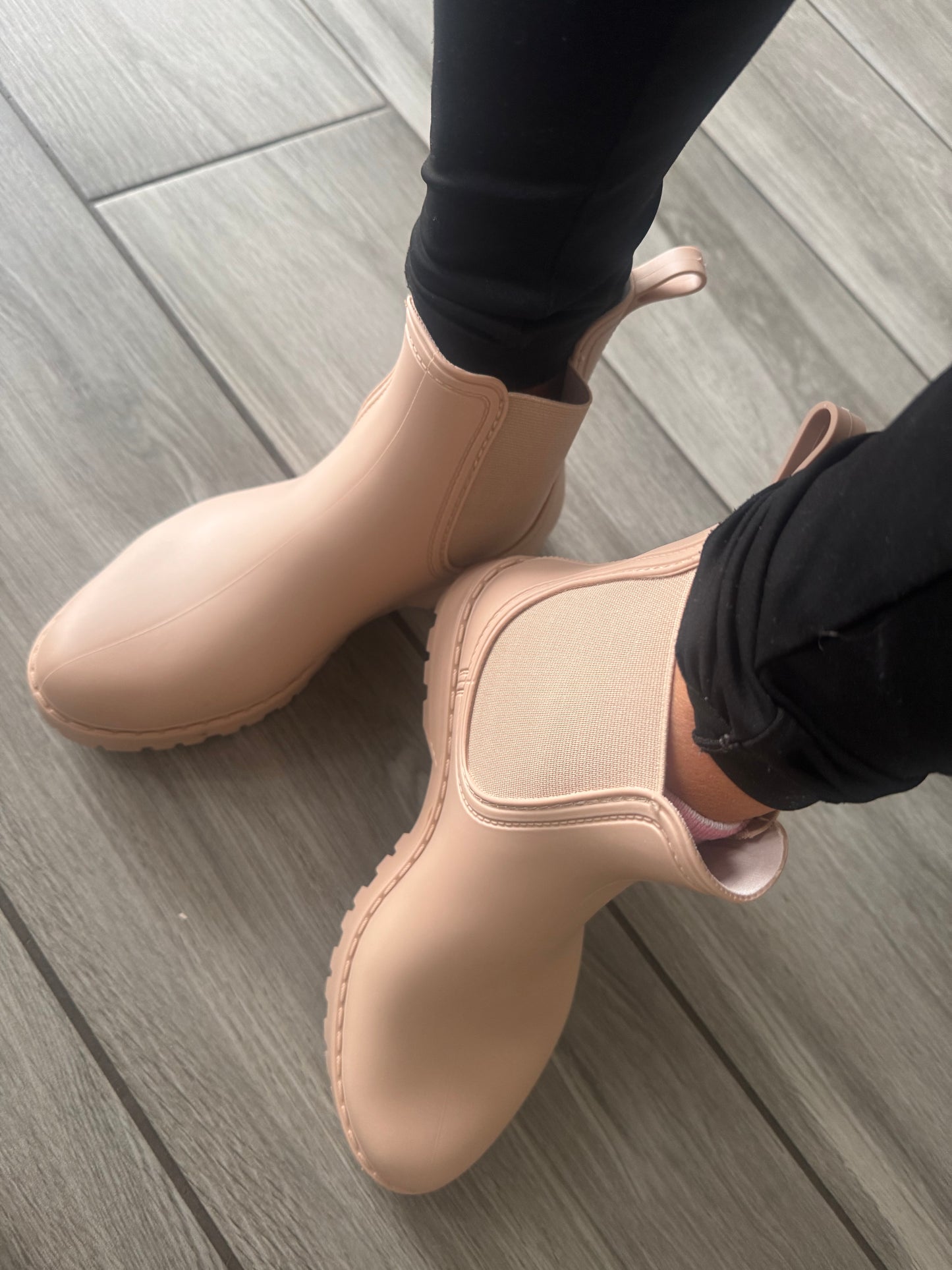 Wilma short wellie boots in beige pull on with Elasticated sides easy slip on