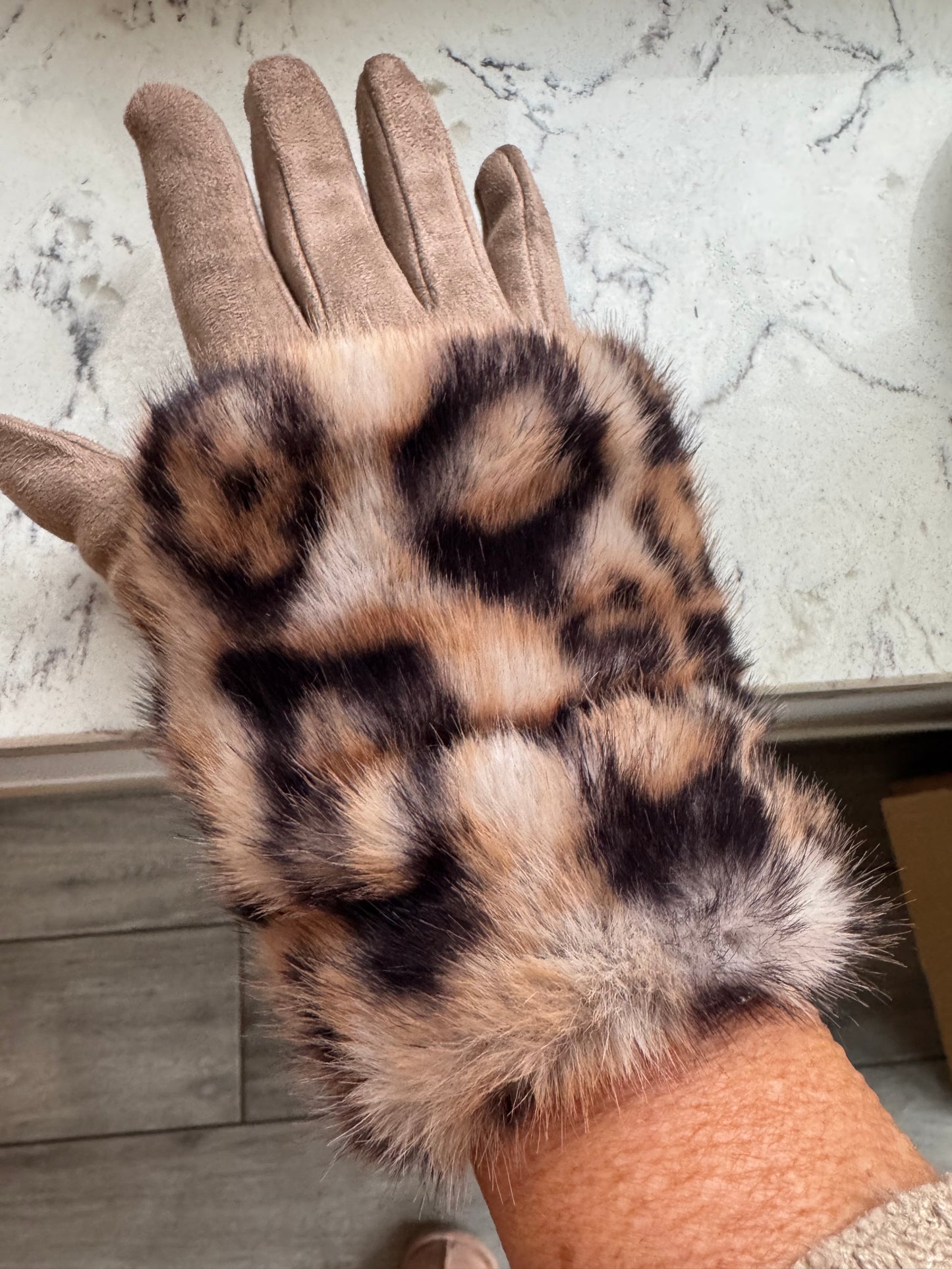 Angelina faux fur & suedette gloves leopard print