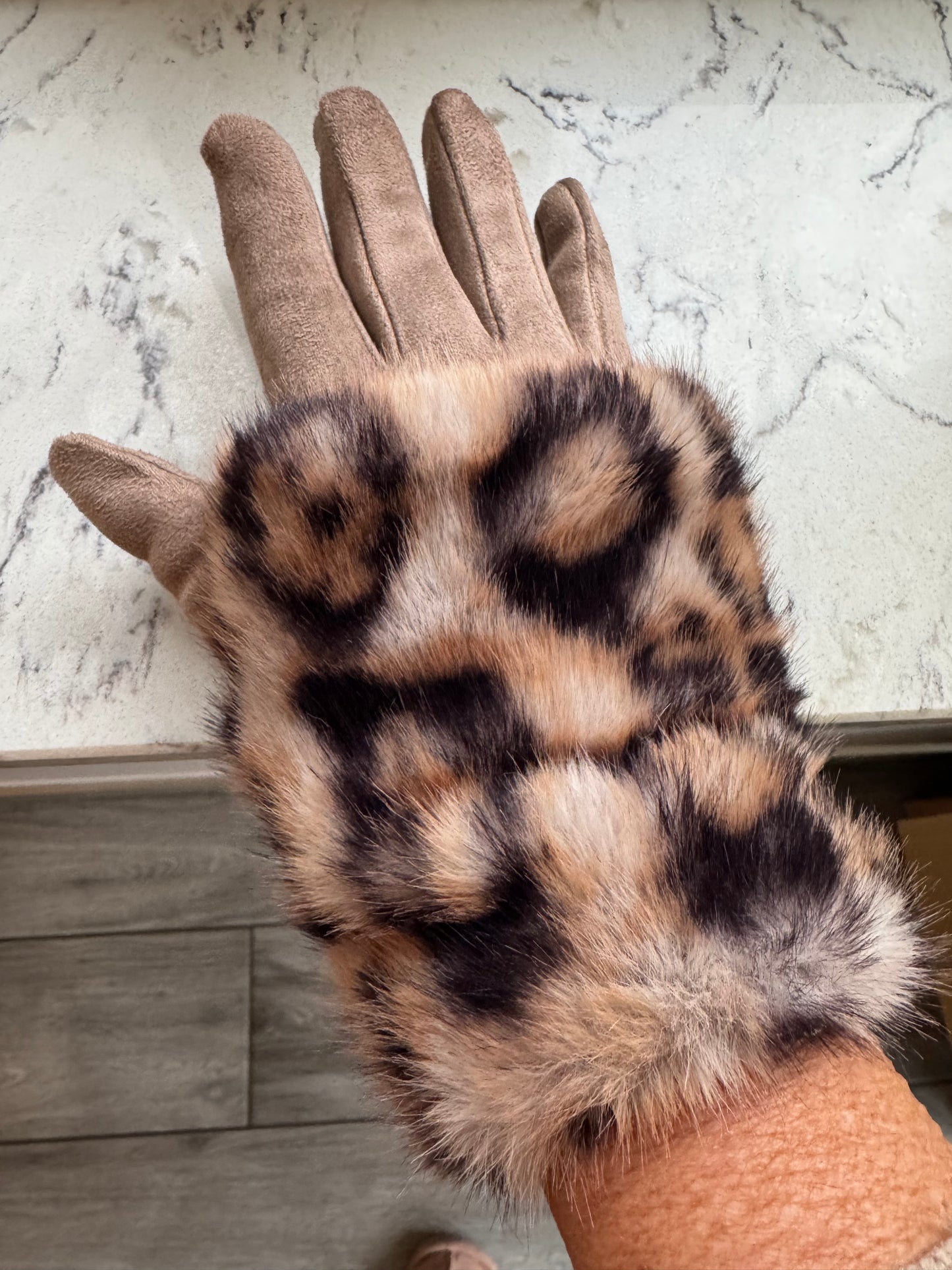 Angelina faux fur & suedette gloves leopard print