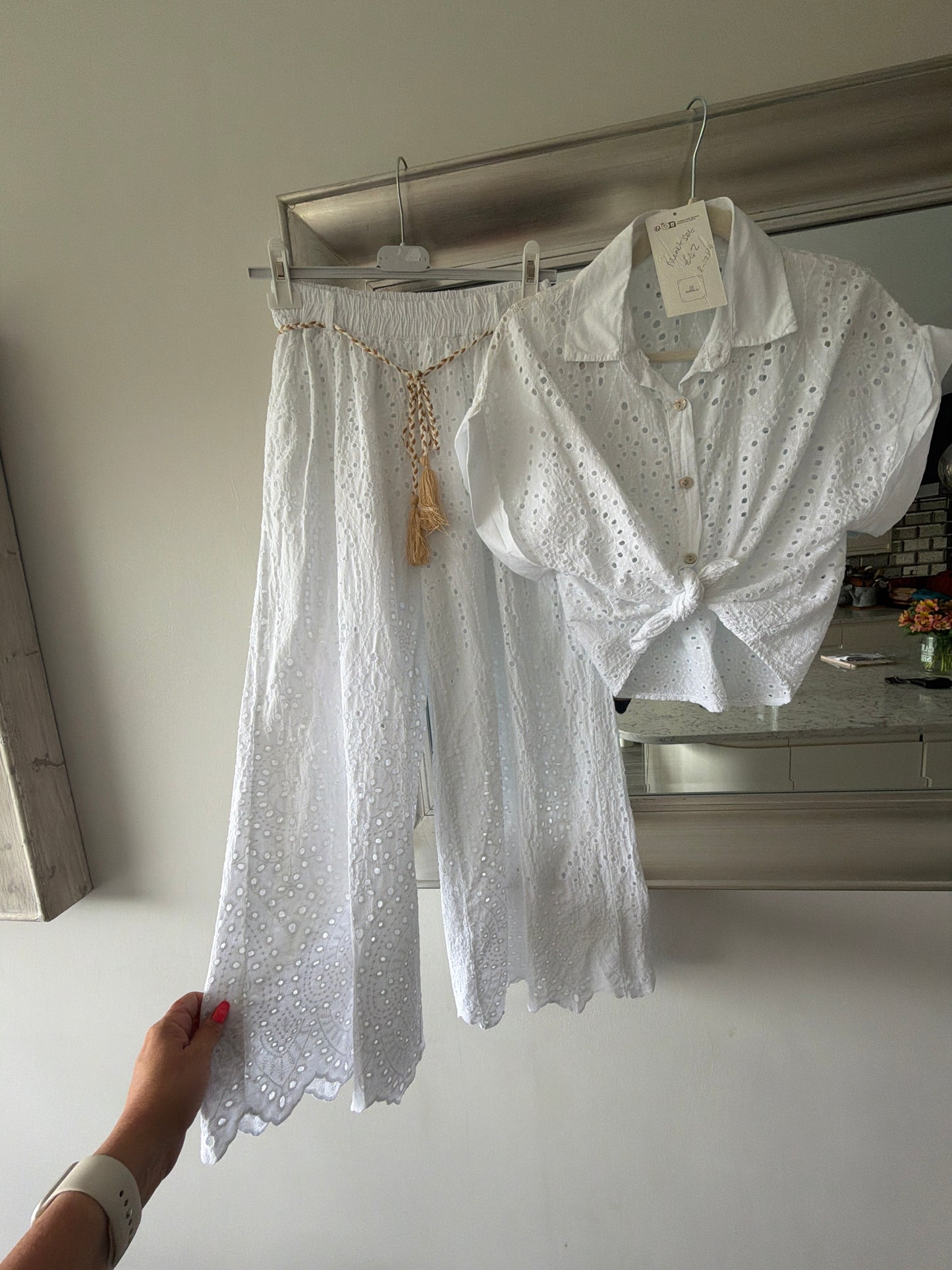 Monet Broderie anglaise 2 piece set 3/4 length trousers