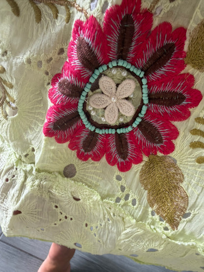 Monroe pretty strappy dress pretty flower details