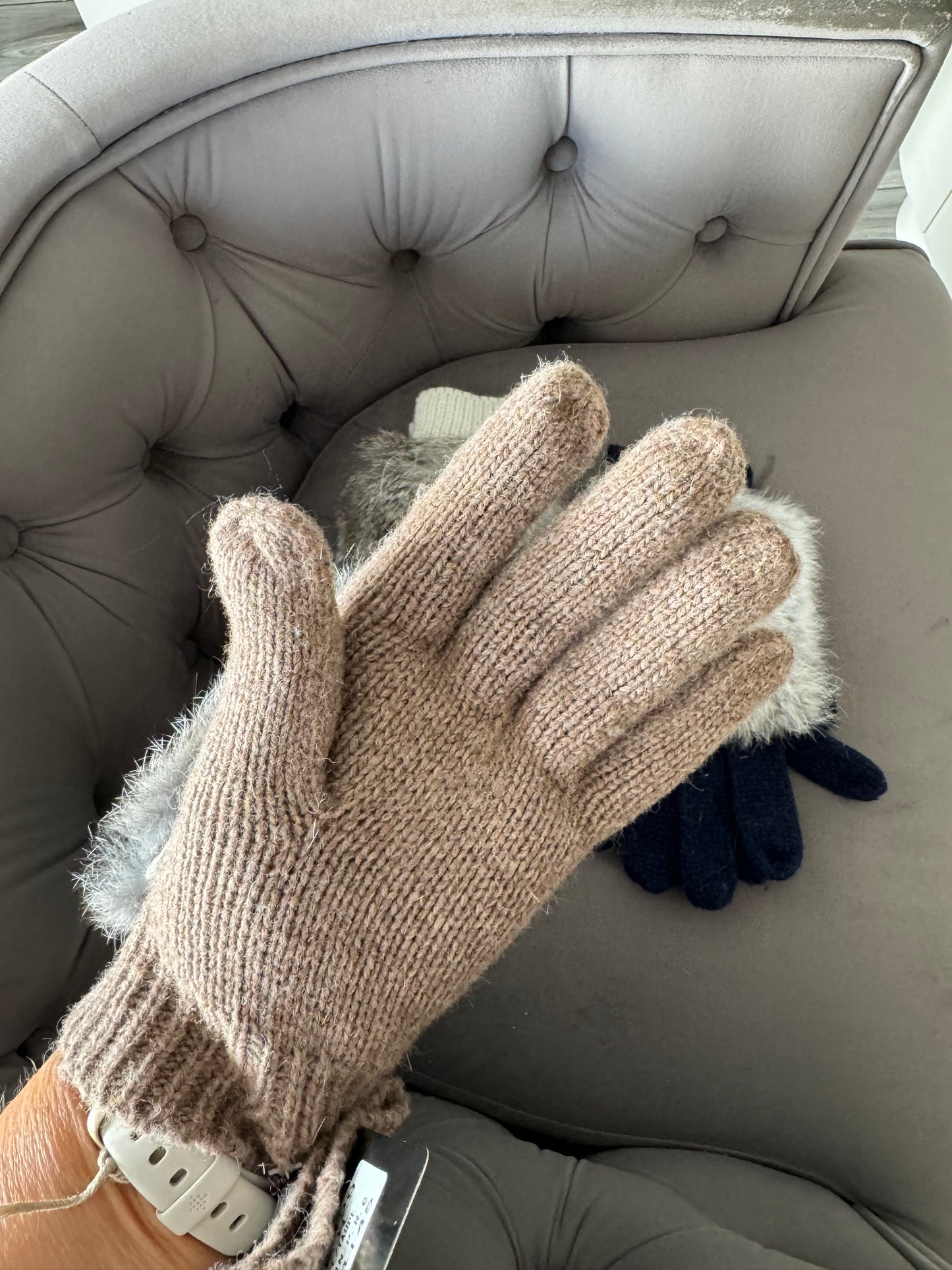 Violet Gloves With Fur Detail