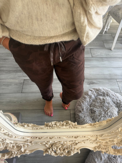 Saskia camo magic trousers