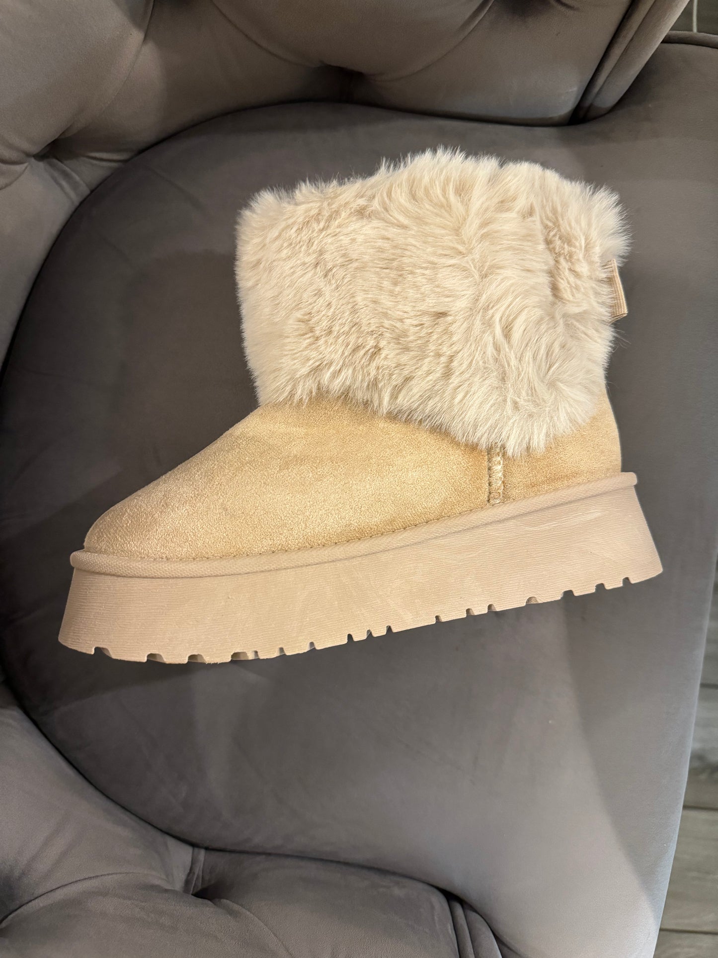 Chichi Boot
BEIGE FAUX FUR LINED CHUNKY PLATFORM BOW DETAIL FUR COLLAR ANKLE BOOTS