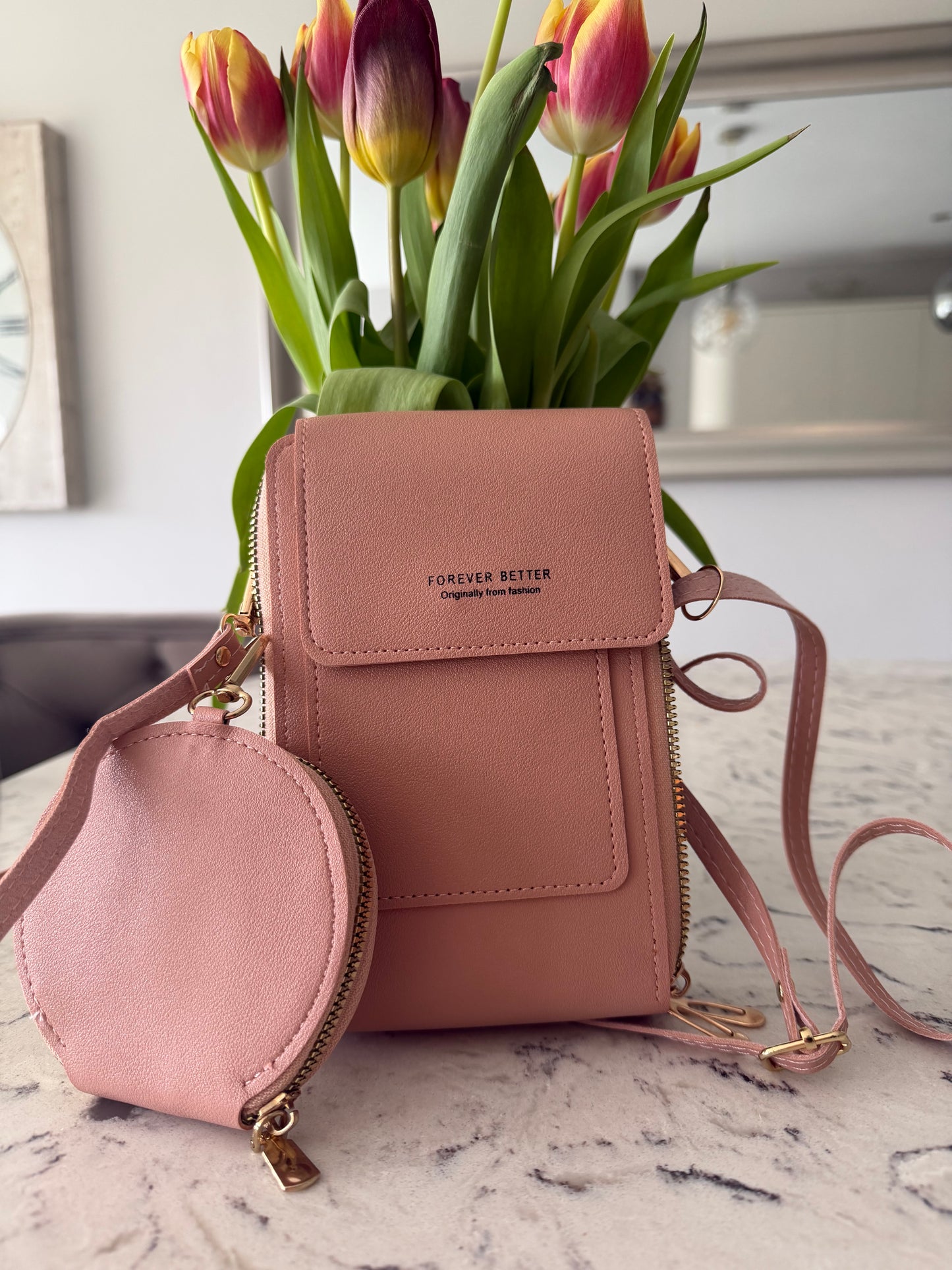 Suzie crossbody bag with coin purse and touchable screen for phone