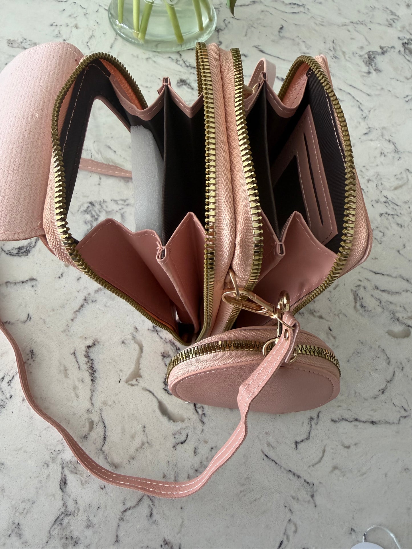 Suzie crossbody bag with coin purse and touchable screen for phone