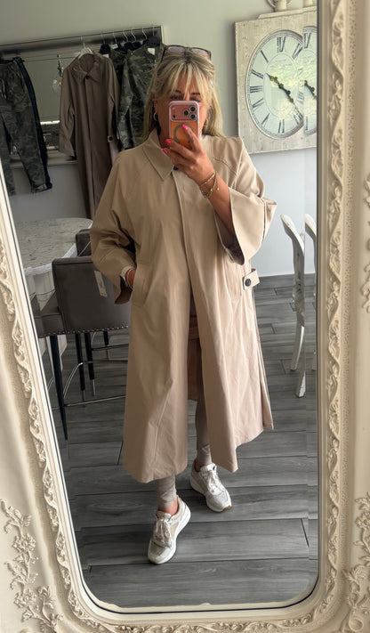 Capri stunning Mac coat