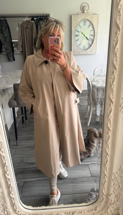 Capri stunning Mac coat