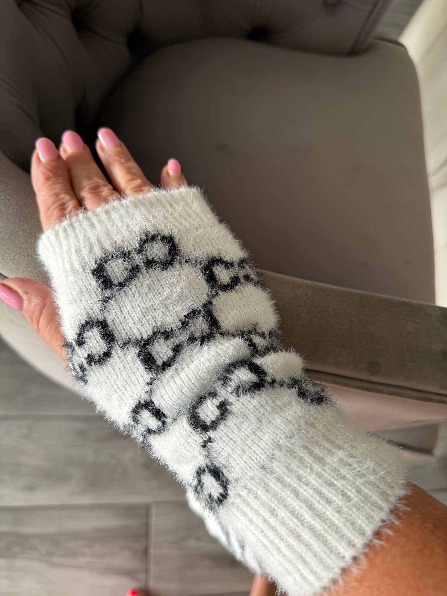 Ava winter white either black pattern fingerless gloves