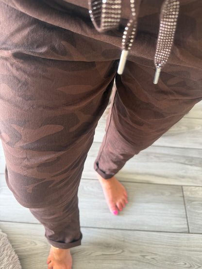 Saskia camo magic trousers
