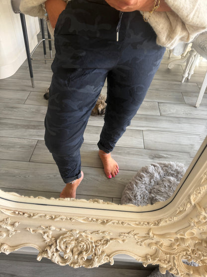 Saskia camo magic trousers