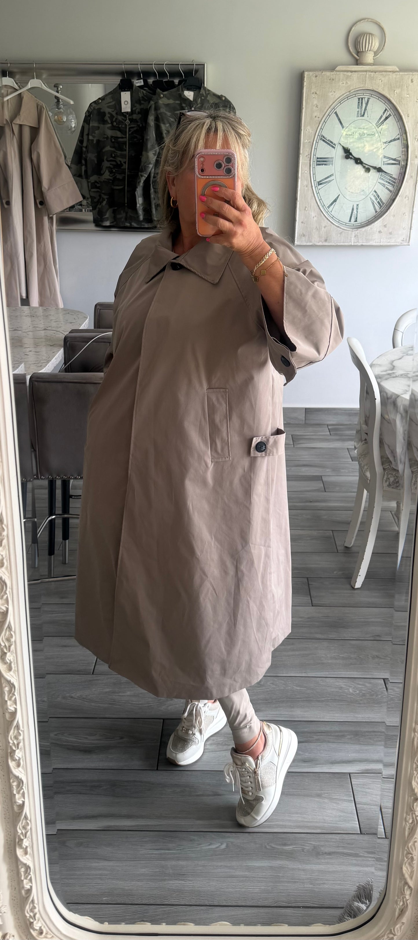 Capri stunning Mac coat