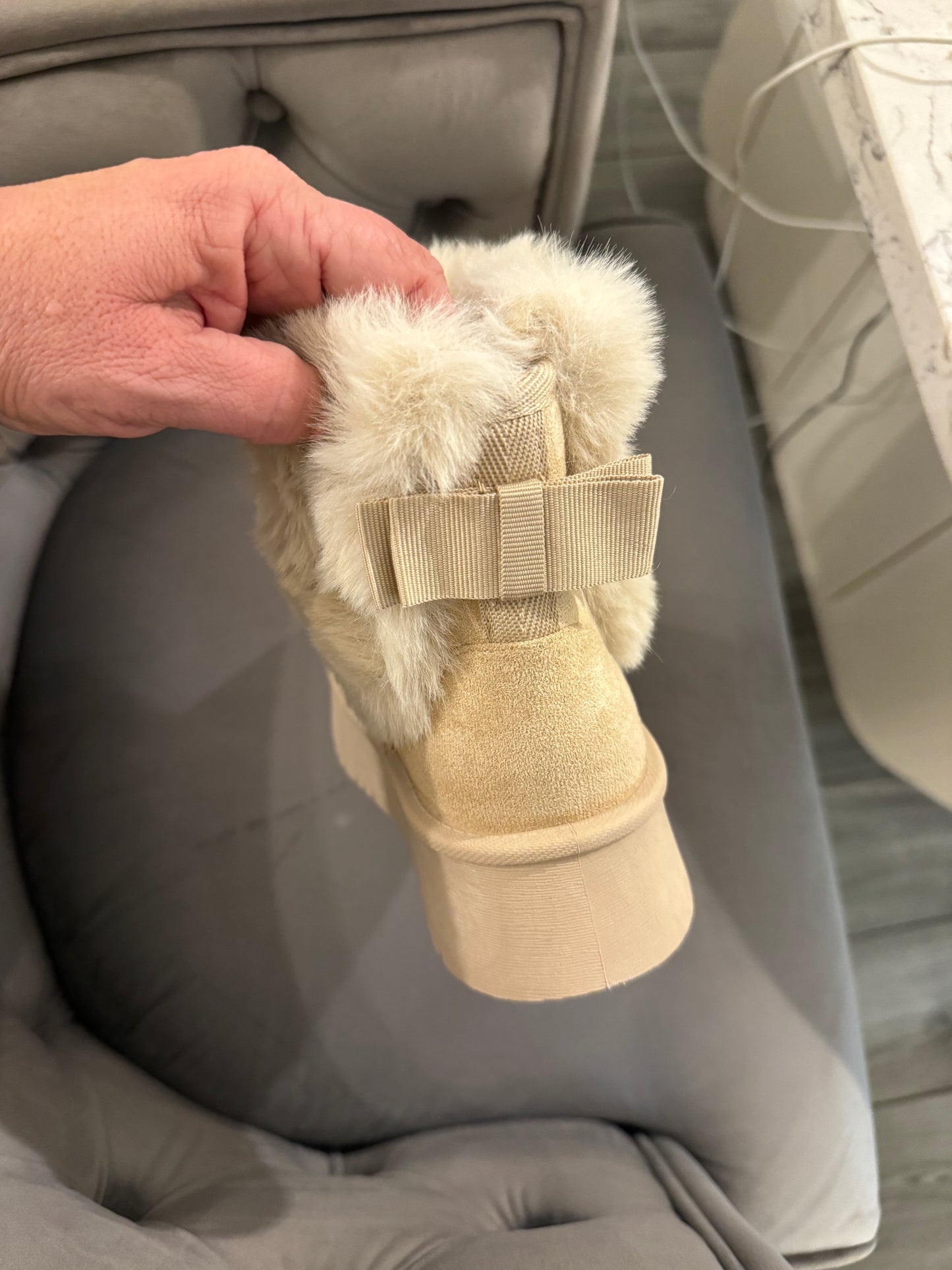 Chichi Boot
BEIGE FAUX FUR LINED CHUNKY PLATFORM BOW DETAIL FUR COLLAR ANKLE BOOTS