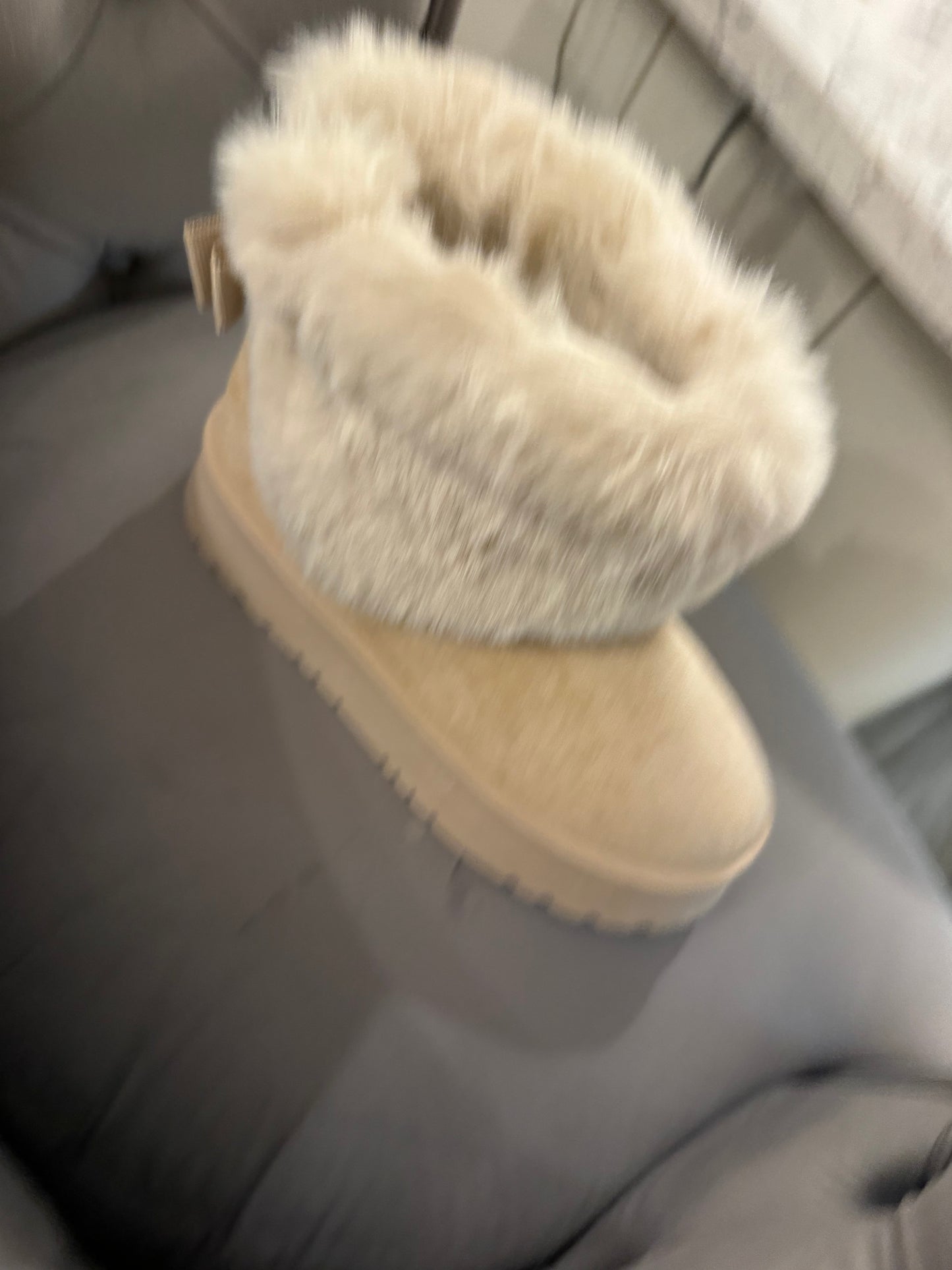 Chichi Boot
BEIGE FAUX FUR LINED CHUNKY PLATFORM BOW DETAIL FUR COLLAR ANKLE BOOTS