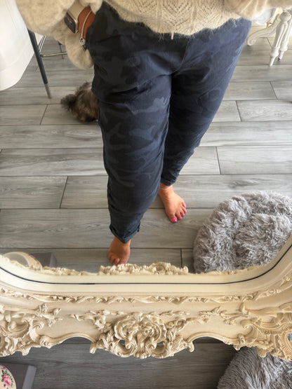 Saskia camo magic trousers