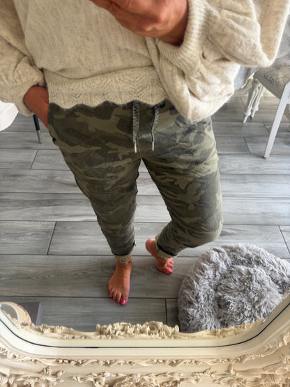 Saskia camo magic trousers
