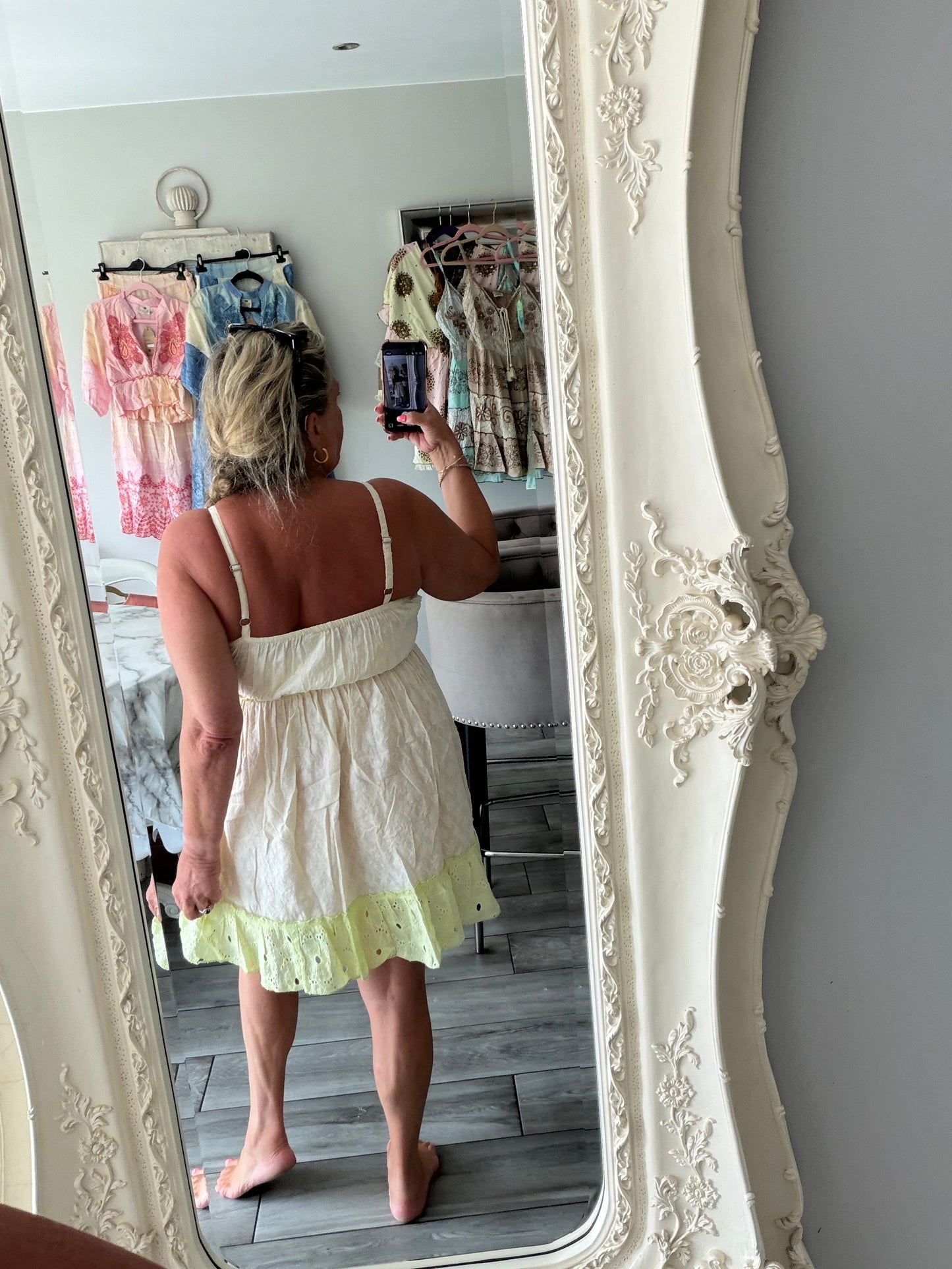 Monroe pretty strappy dress pretty flower details