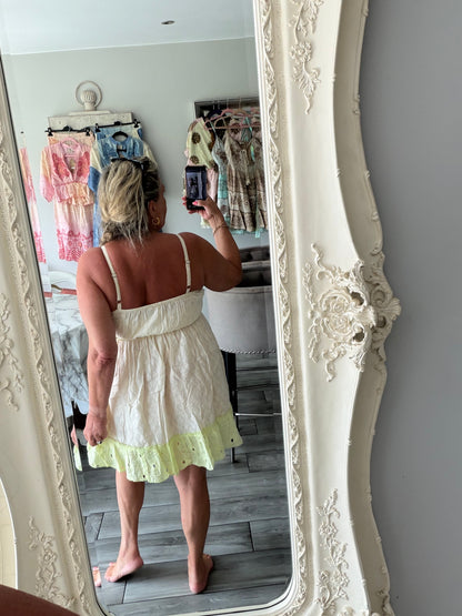 Monroe pretty strappy dress pretty flower details