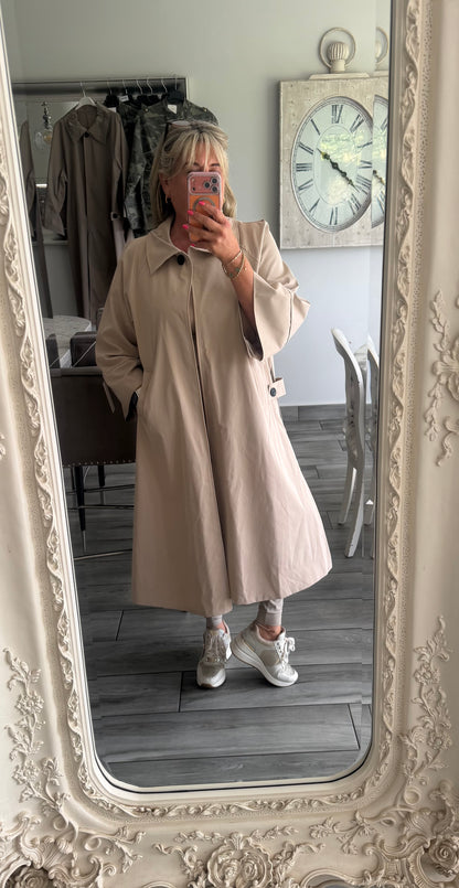Capri stunning Mac coat
