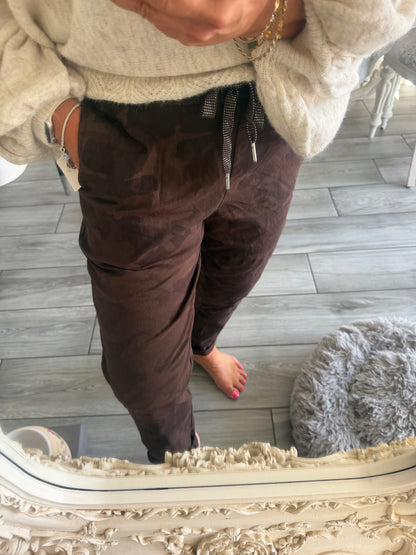 Saskia camo magic trousers