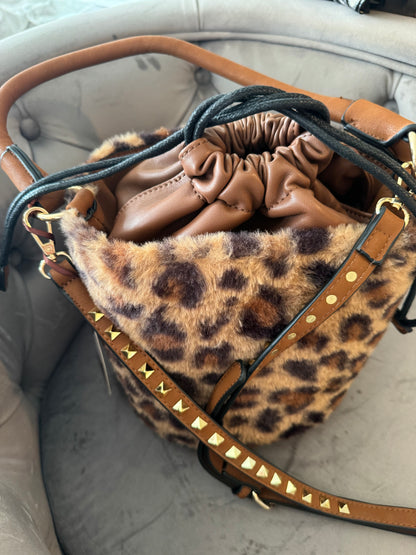 Patricia bucket faux fur bag