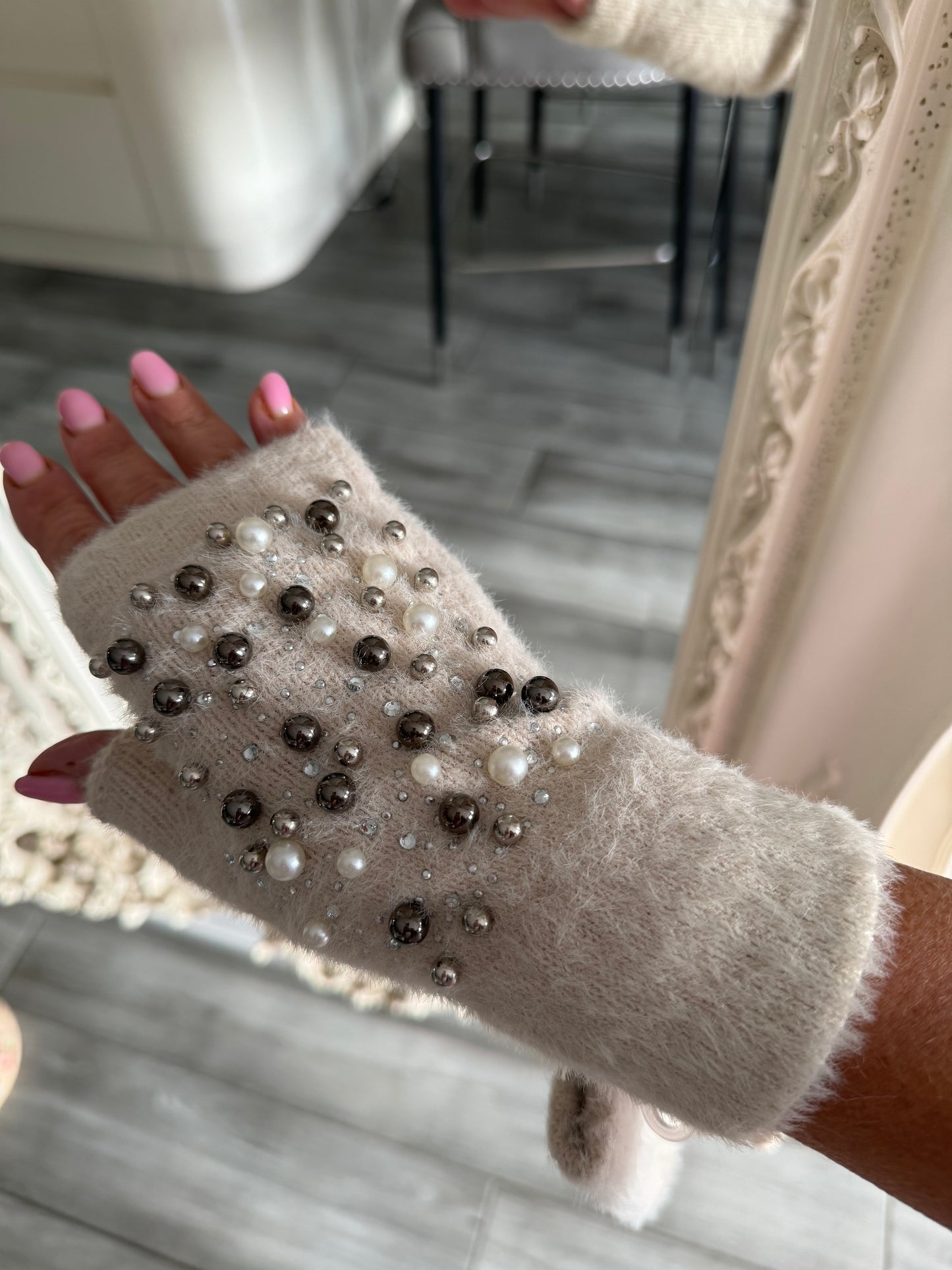 Aurelia pearl fingerless mittens