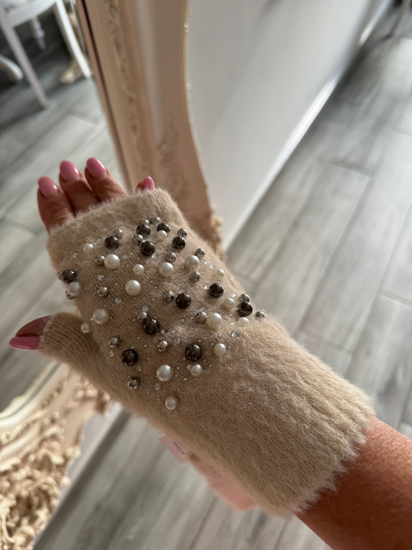 Aurelia pearl fingerless mittens