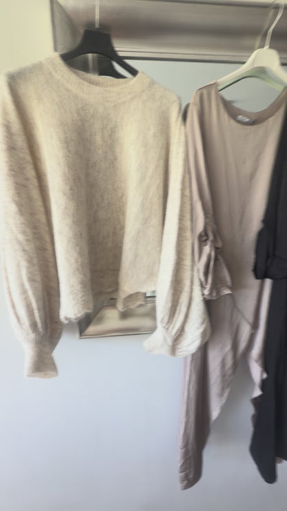 Becca lightweight balloon sleeve jumper